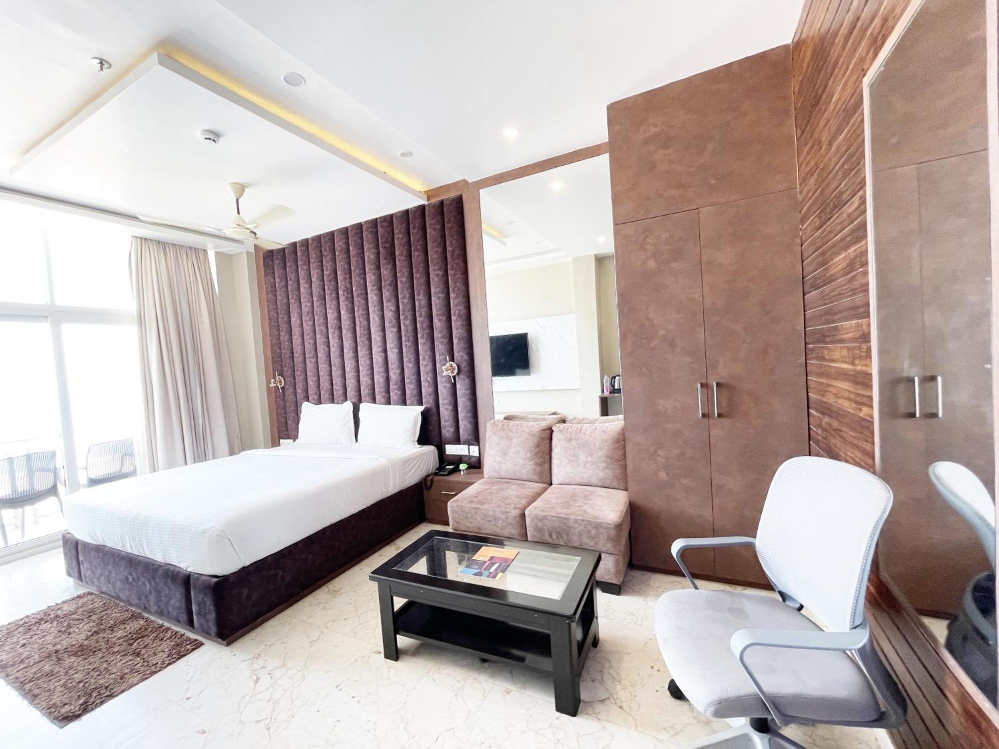 Hotel TBS Puri: Oceanfront Luxury with Full Amenities Exterior photo