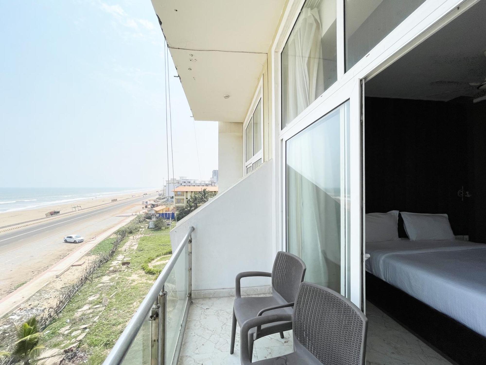 Hotel TBS Puri: Oceanfront Luxury with Full Amenities Exterior photo