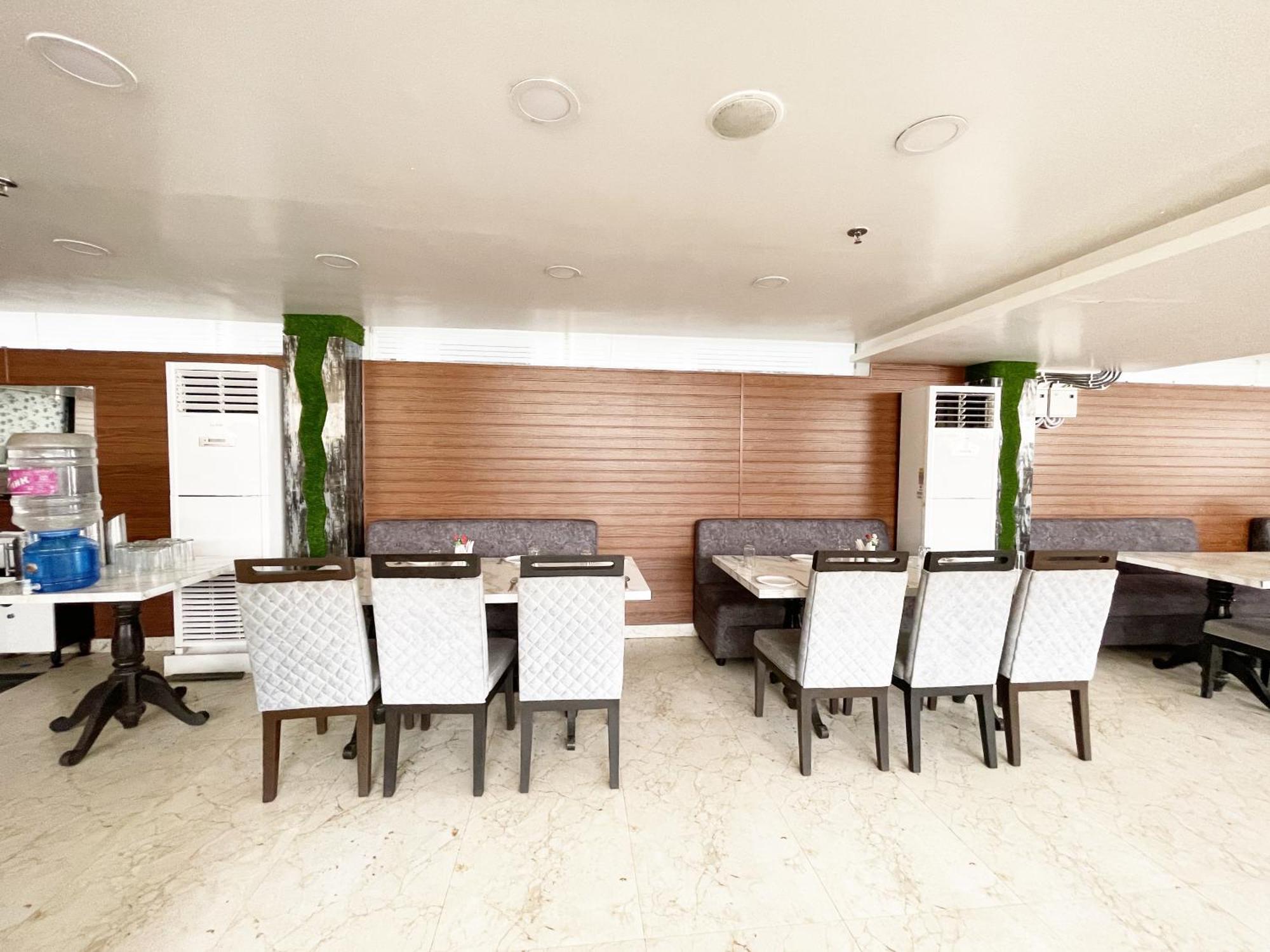 Hotel TBS Puri: Oceanfront Luxury with Full Amenities Exterior photo