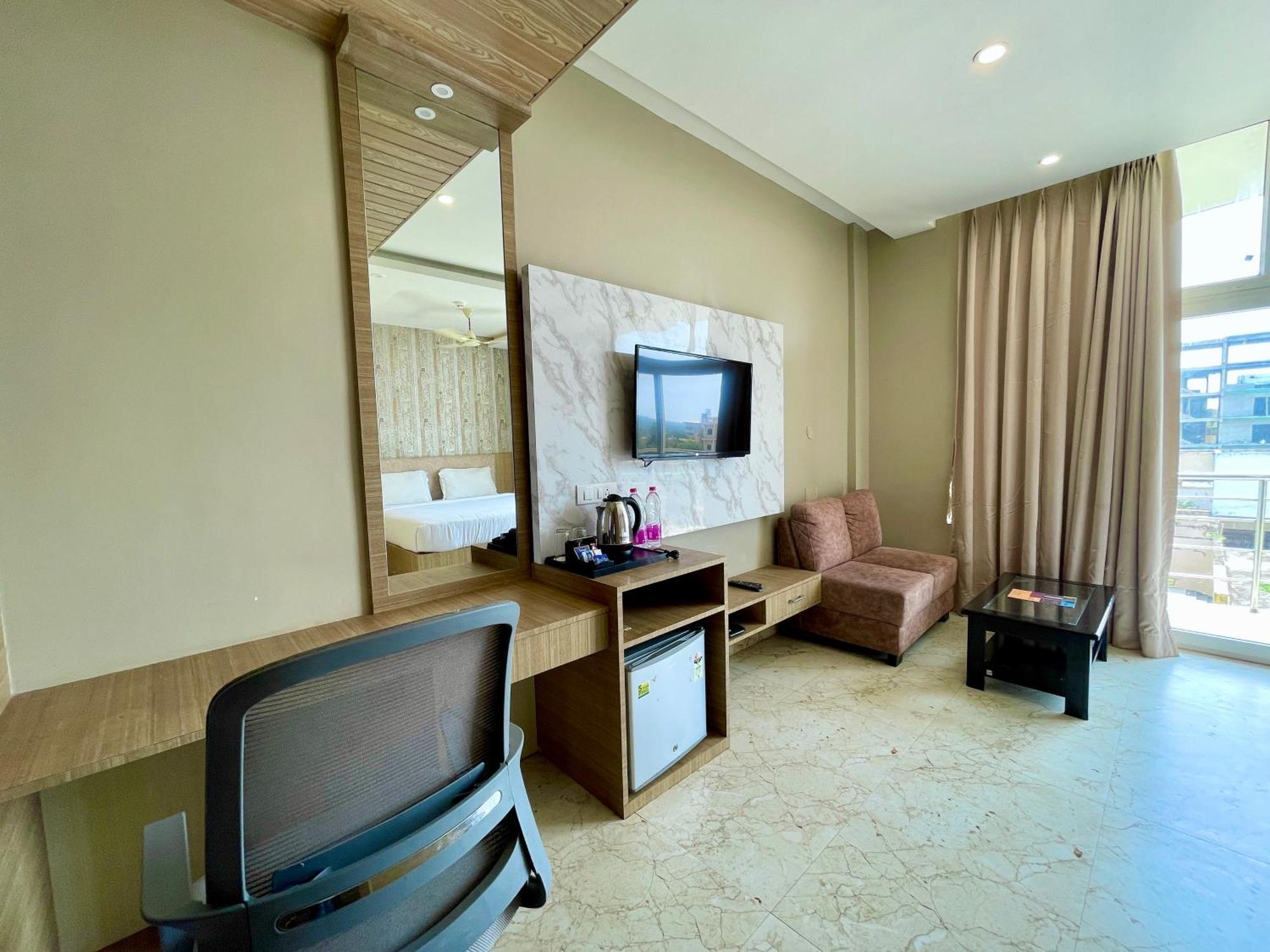 Hotel TBS Puri: Oceanfront Luxury with Full Amenities Exterior photo
