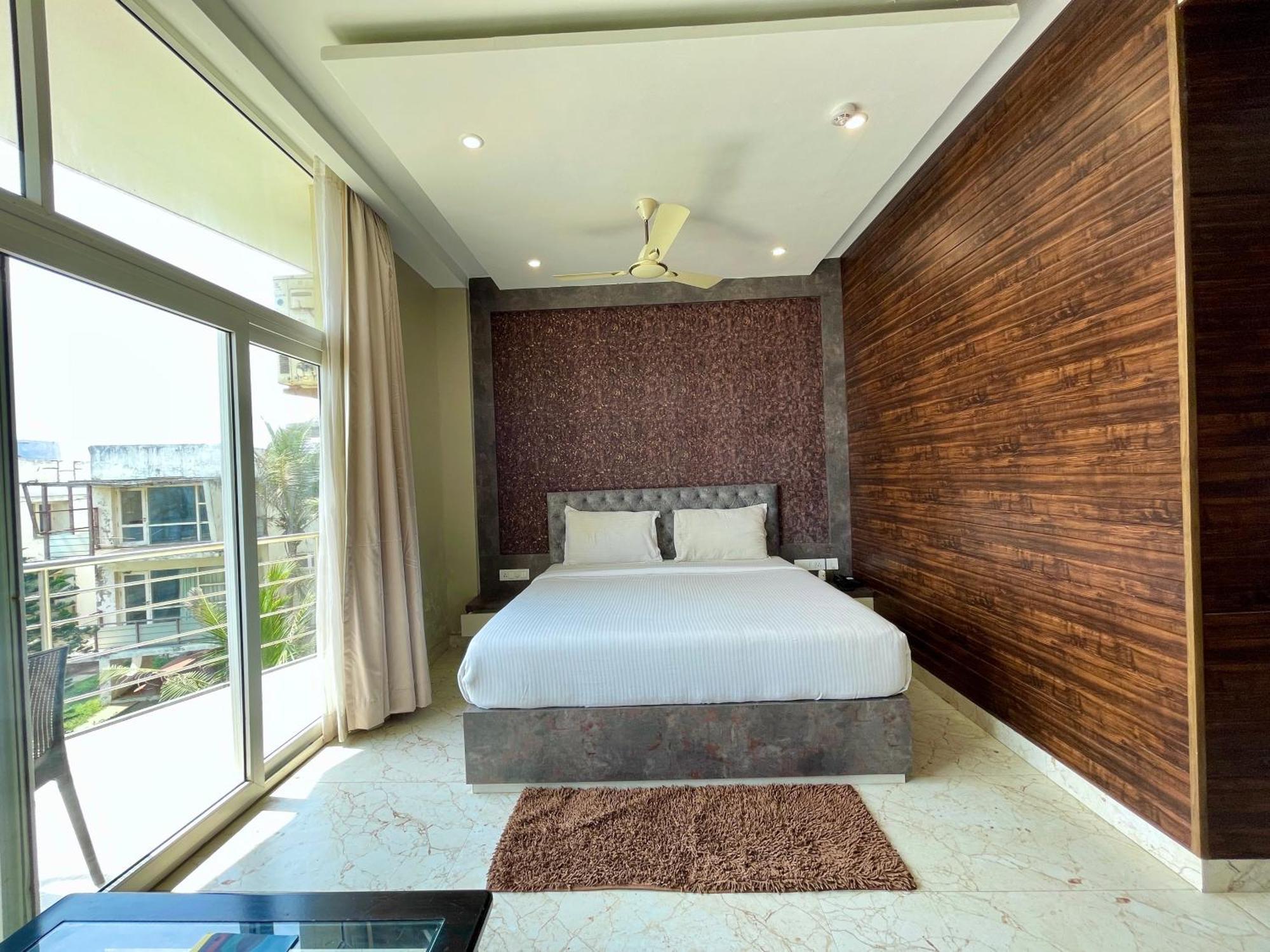 Hotel TBS Puri: Oceanfront Luxury with Full Amenities Exterior photo