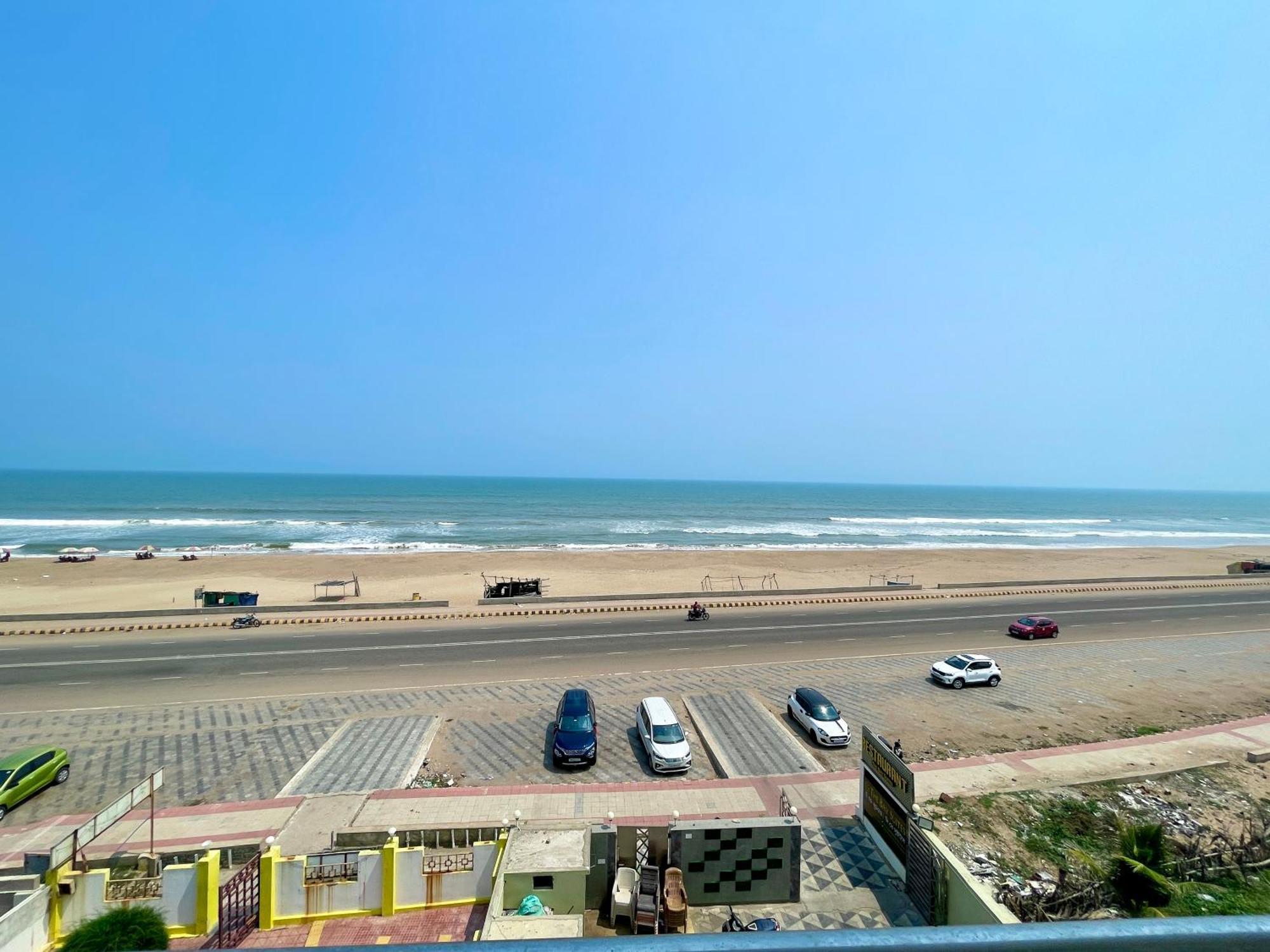 Hotel TBS Puri: Oceanfront Luxury with Full Amenities Exterior photo